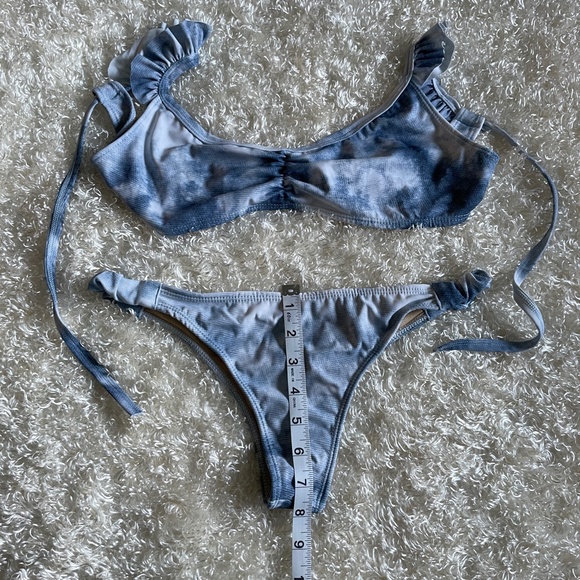 Bikini - Picture 6 of 7